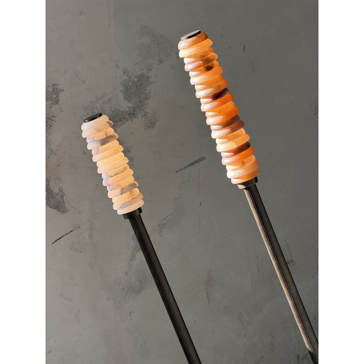Eiroiella vloerlamp van oud met albasten kap