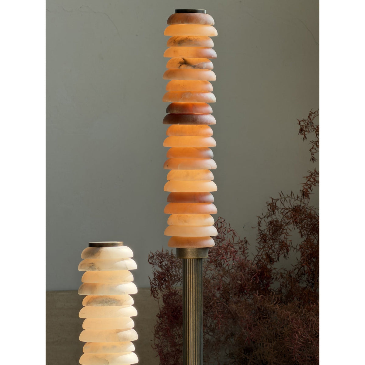 Eiroiella vloerlamp van oud met albasten kap