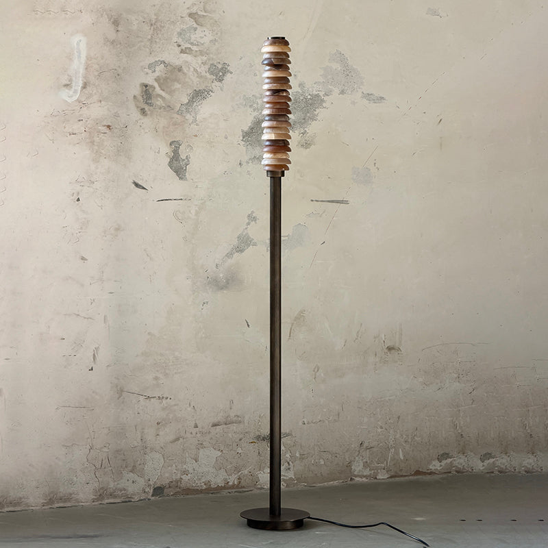 Eiroiella vloerlamp van oud met albasten kap
