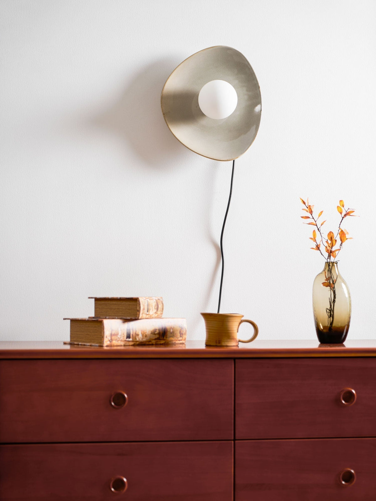 Lioruiella kiezelvormige Disc met stekker wandlamp van Keramiek en glas