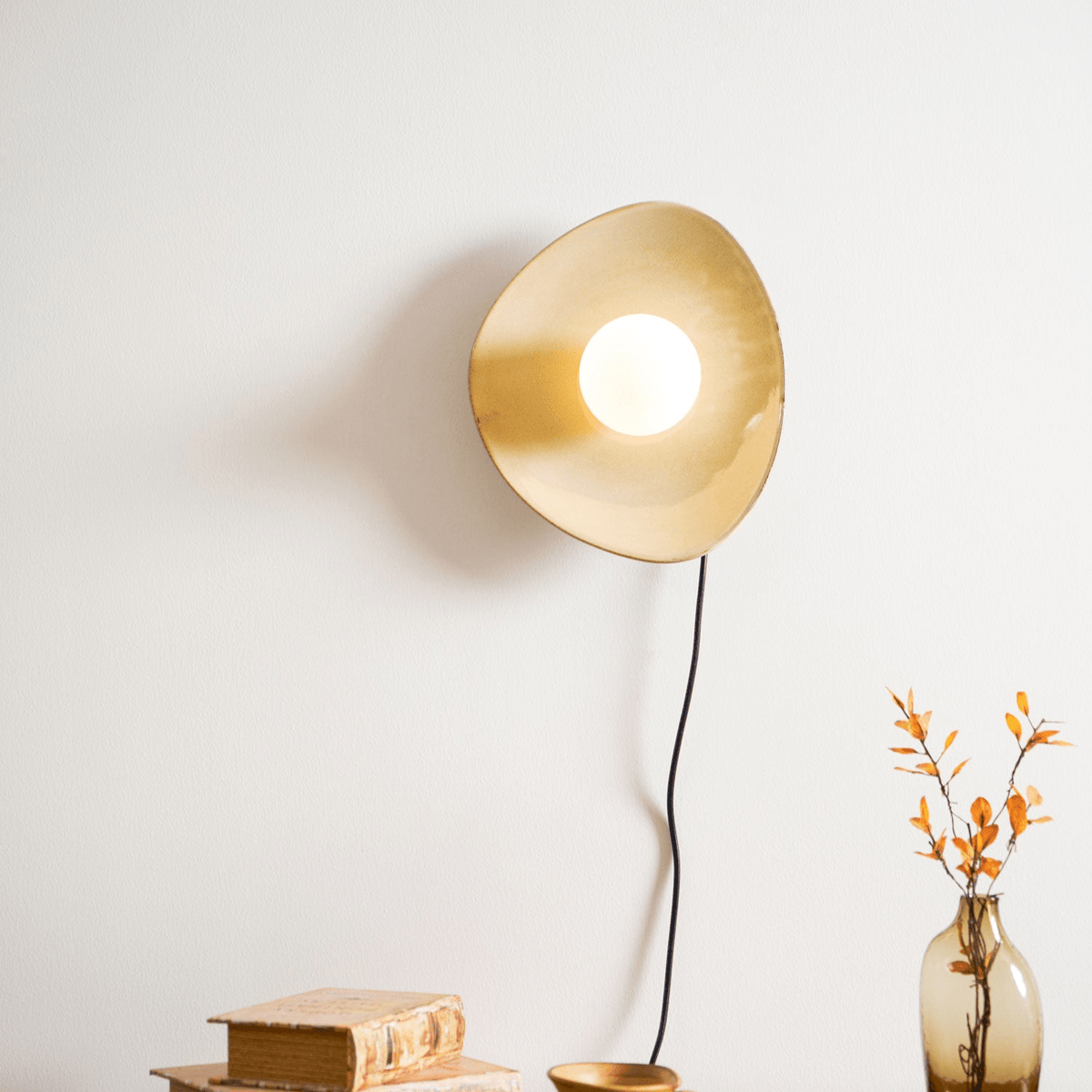 Lioruiella kiezelvormige Disc met stekker wandlamp van Keramiek en glas
