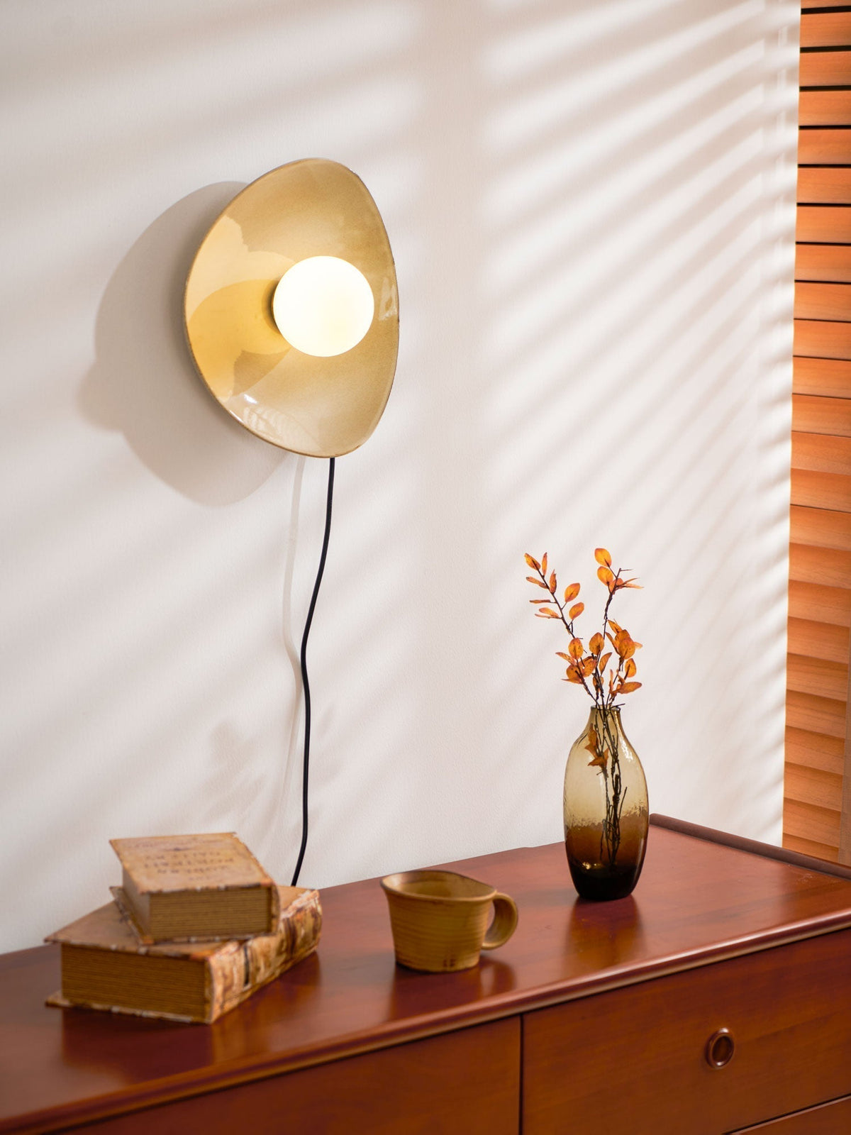 Lioruiella kiezelvormige Disc met stekker wandlamp van Keramiek en glas