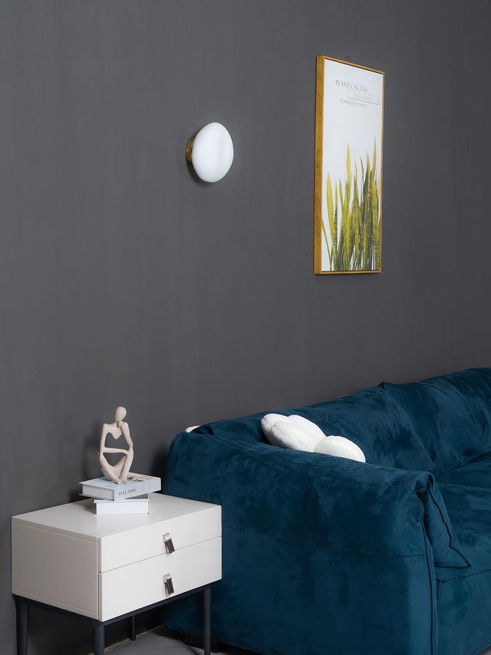 Eirinina wandlamp met bolvormig glas