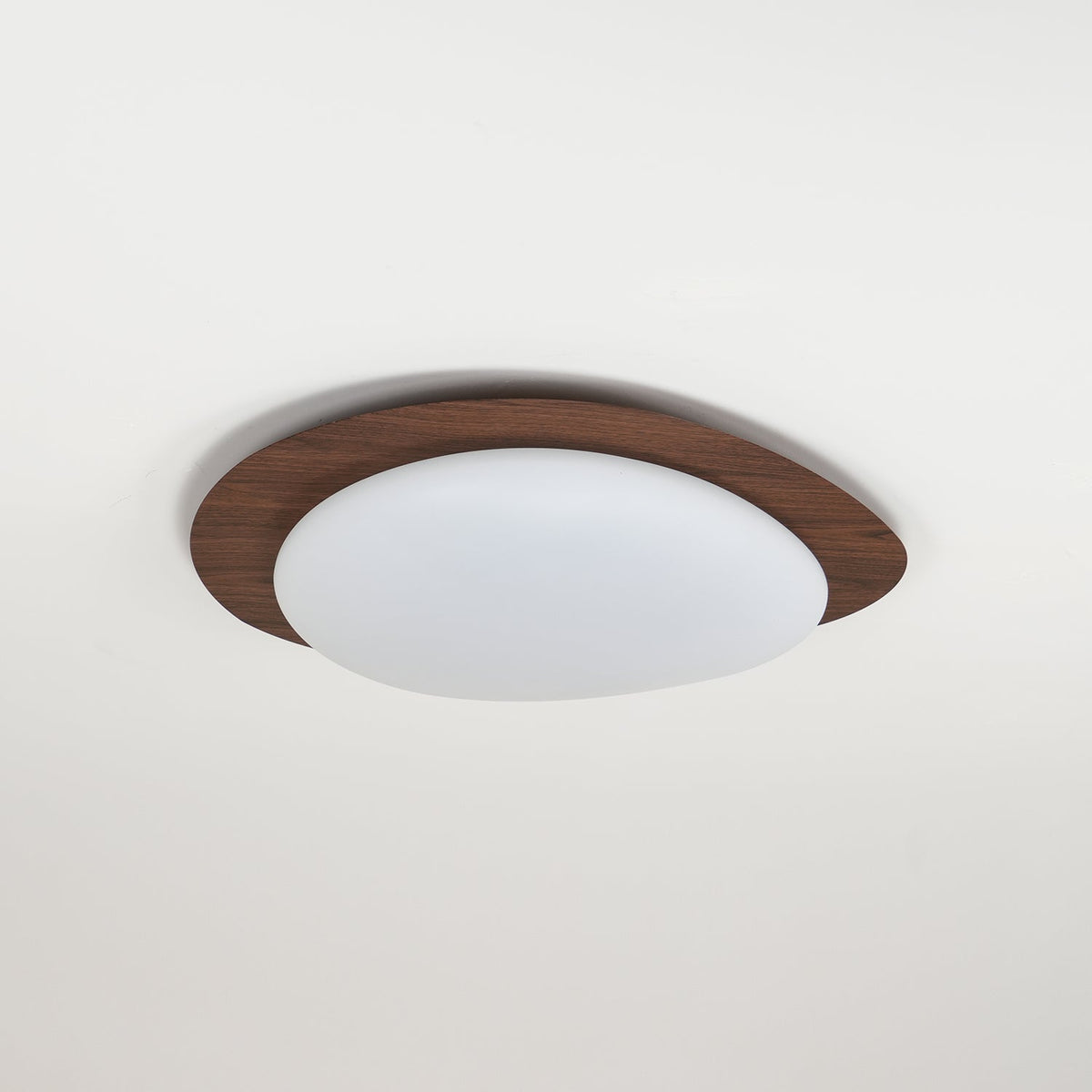 Sylenia plafondlamp kiezelvormige walnoot acryl LED