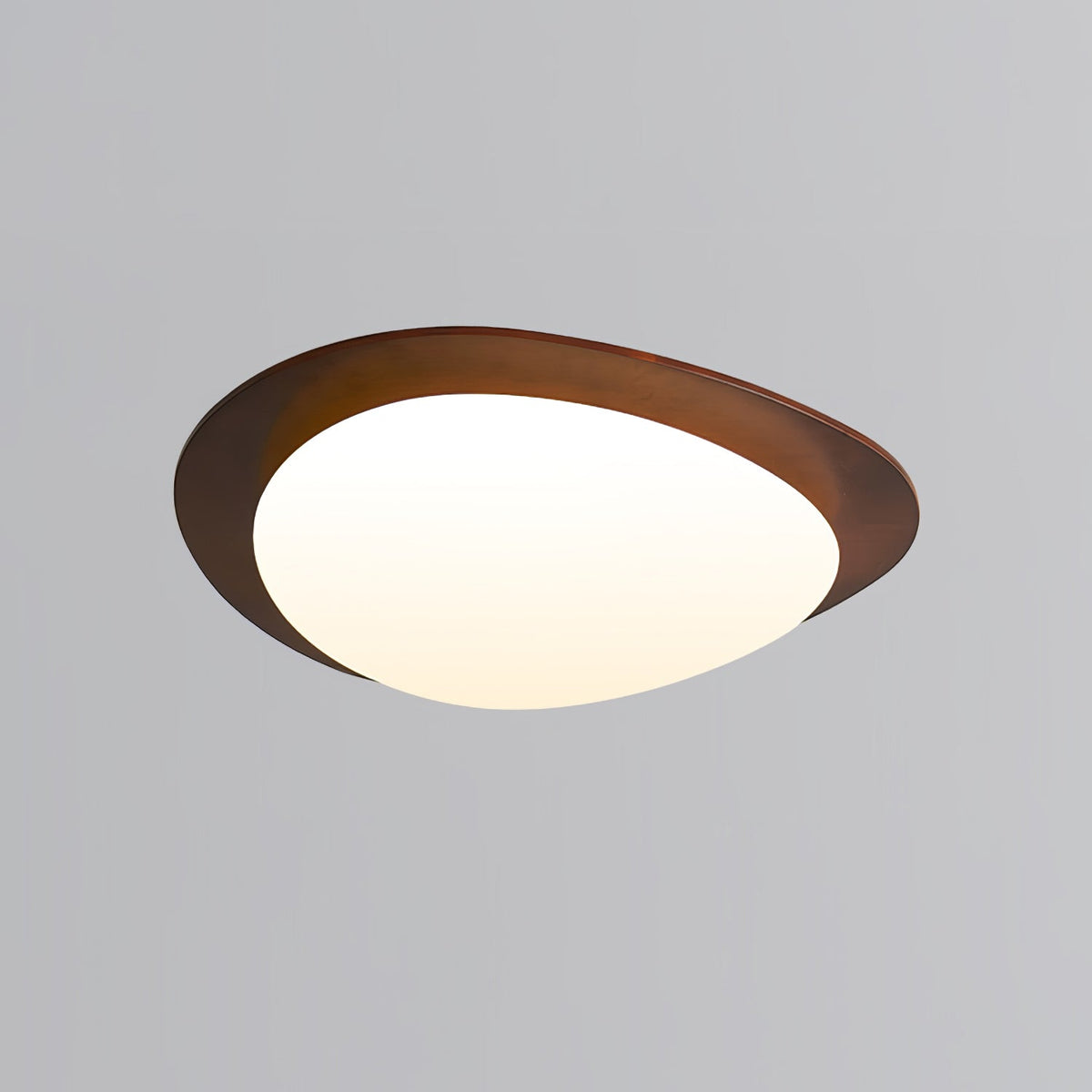 Evory plafondlamp in walnoothout met kiezelvormige-vorm