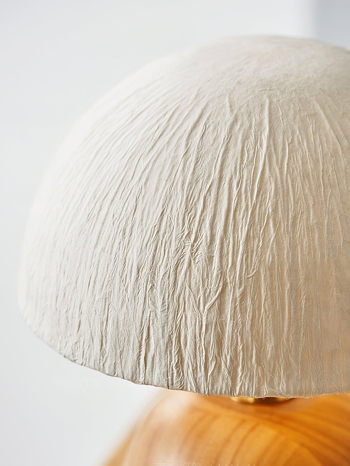 Elugan tafellamp van massief hout