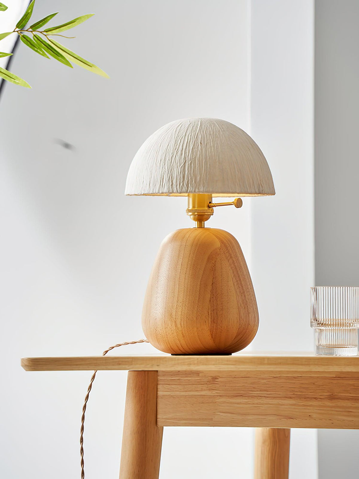 Elugan tafellamp van massief hout