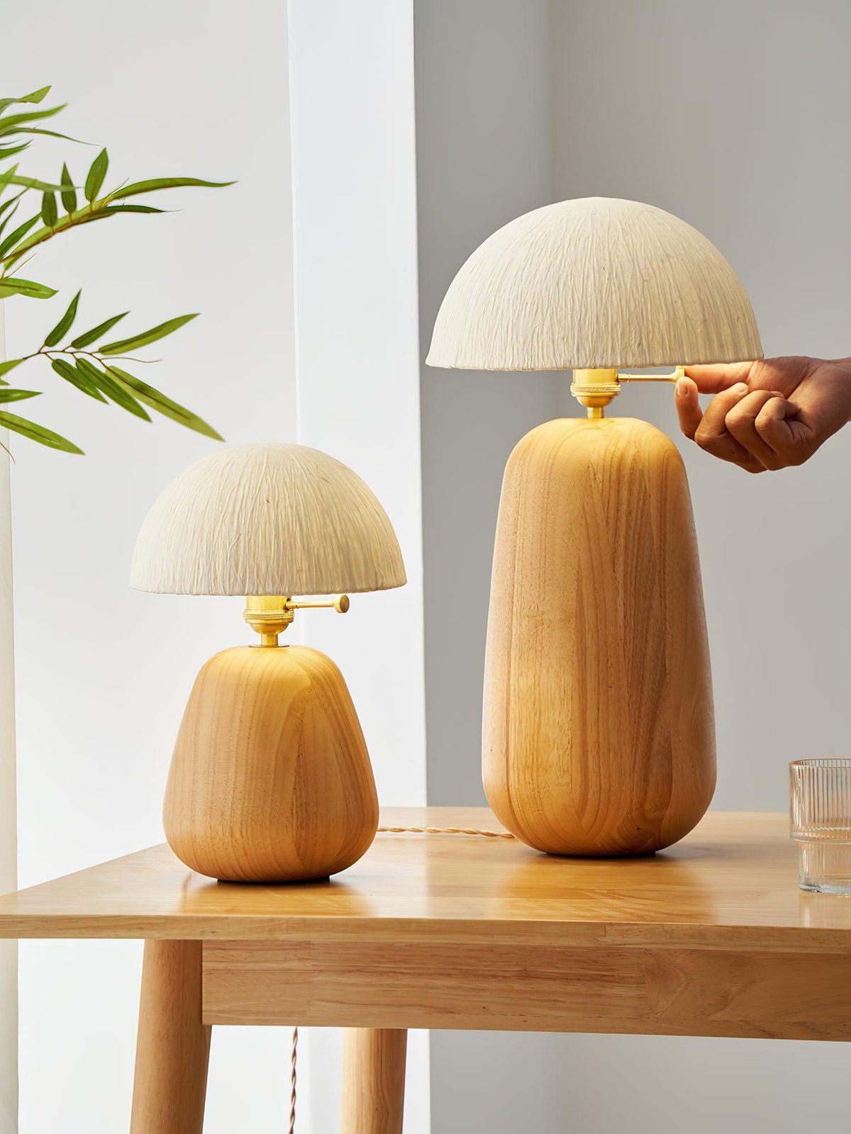Elugan tafellamp van massief hout