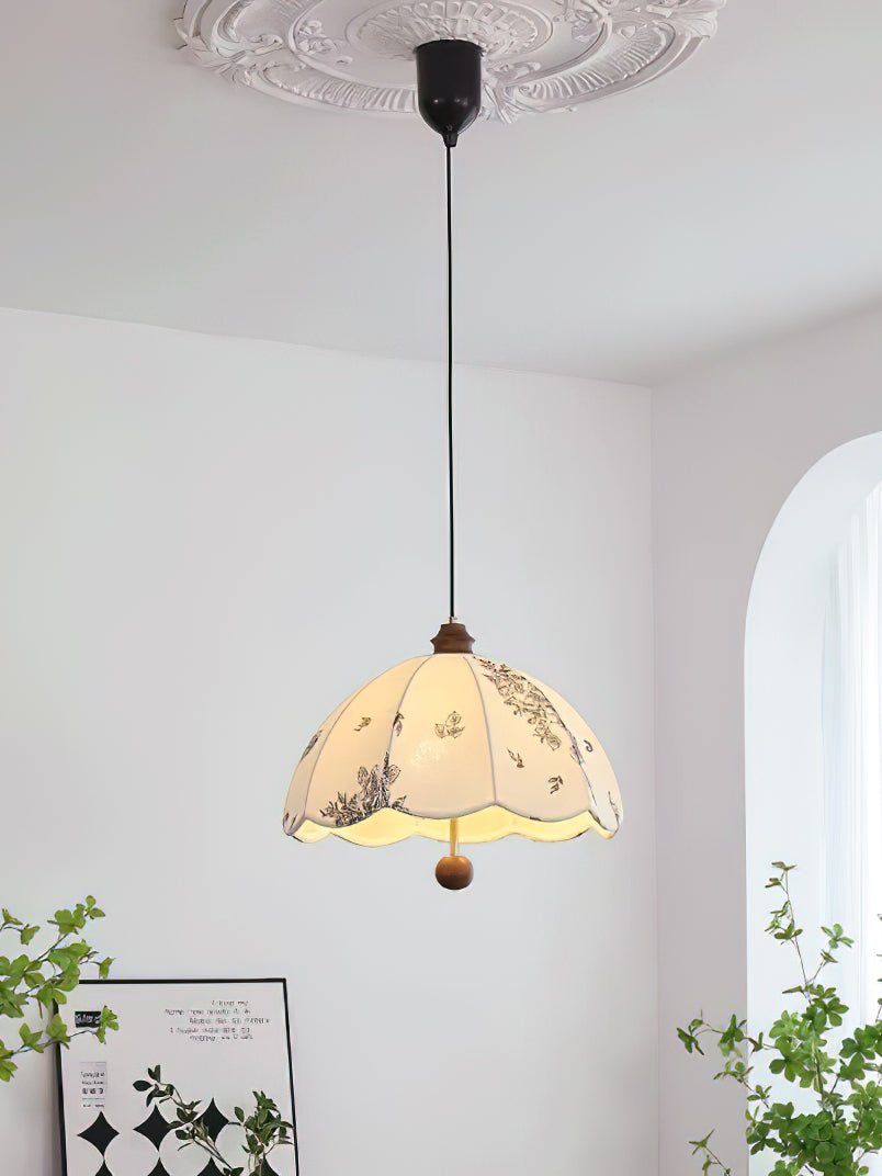 Vevenir Petal Whisper hanglamp van hout en stof met bloemblaadjes