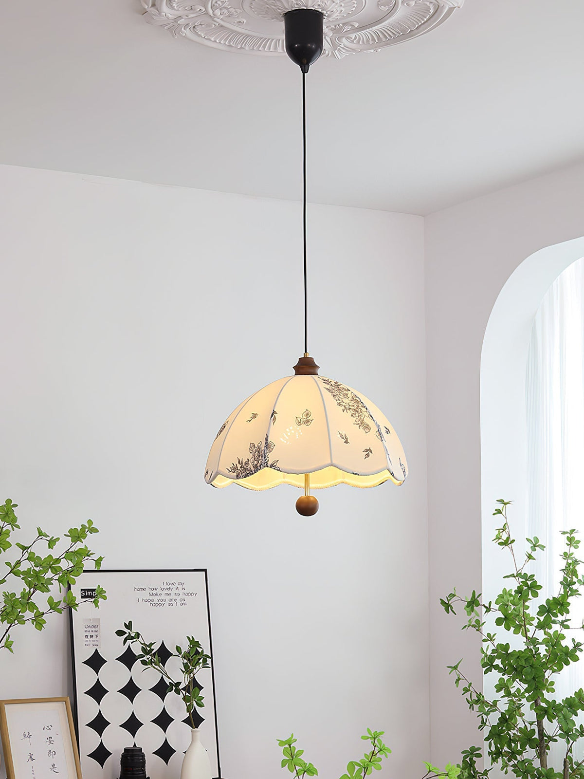 Vevenir Petal Whisper hanglamp van hout en stof met bloemblaadjes