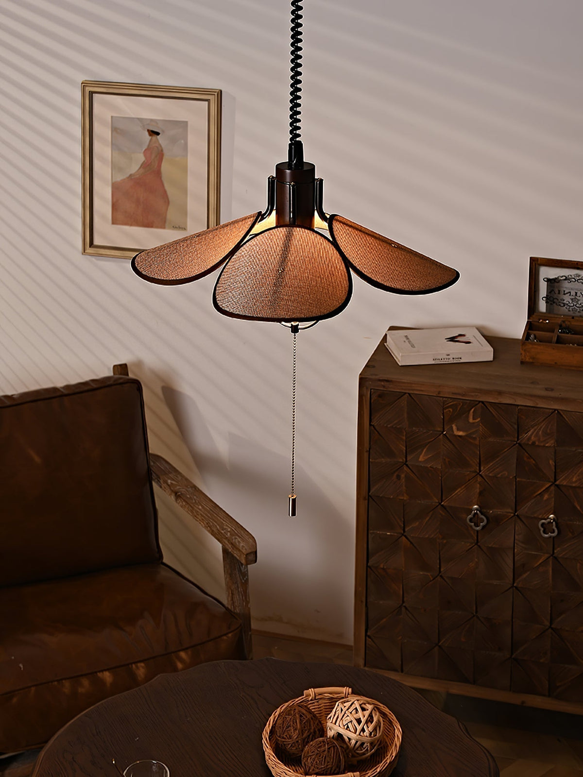 Utalion traditionele hanglamp van hout en stof met bloemblaadjesvorm