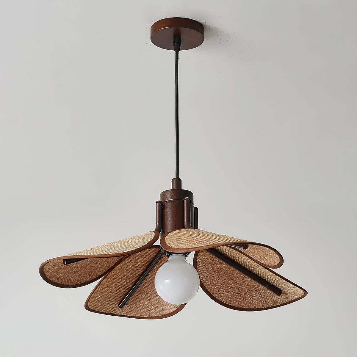 Utalion traditionele hanglamp van hout en stof met bloemblaadjesvorm