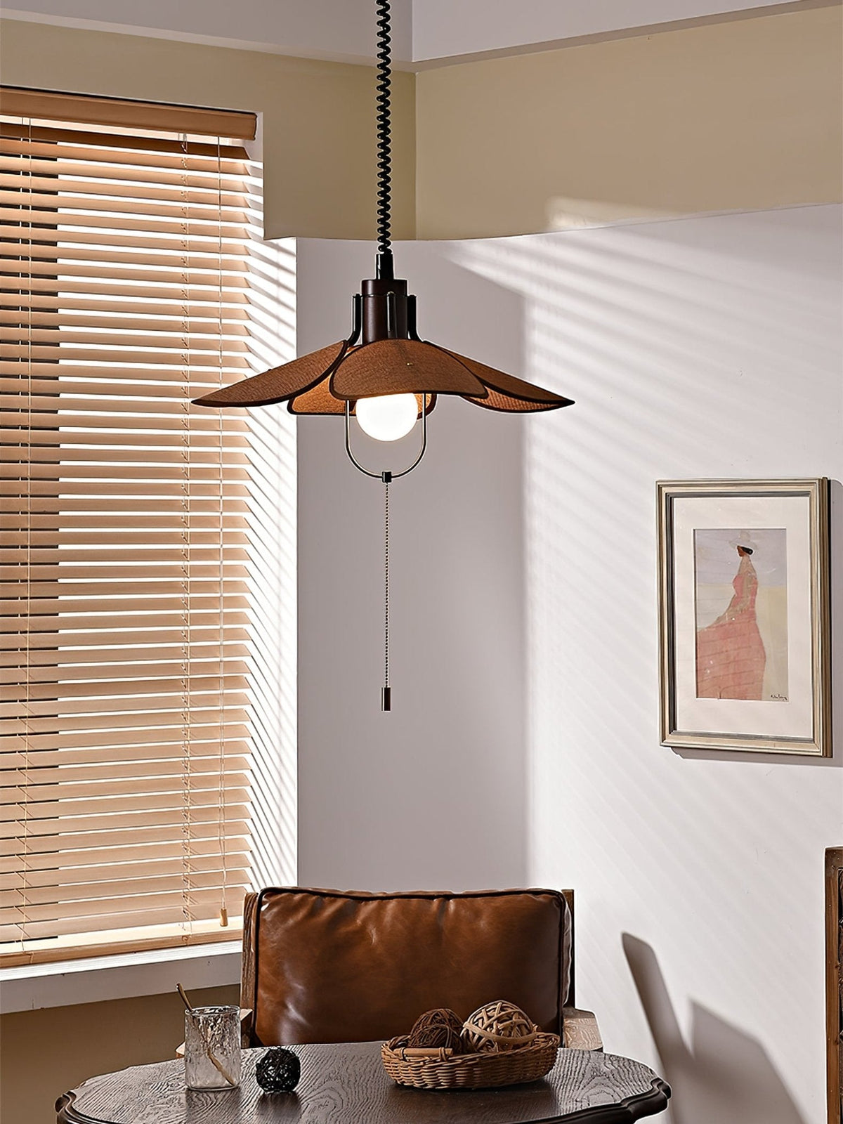 Utalion traditionele hanglamp van hout en stof met bloemblaadjesvorm