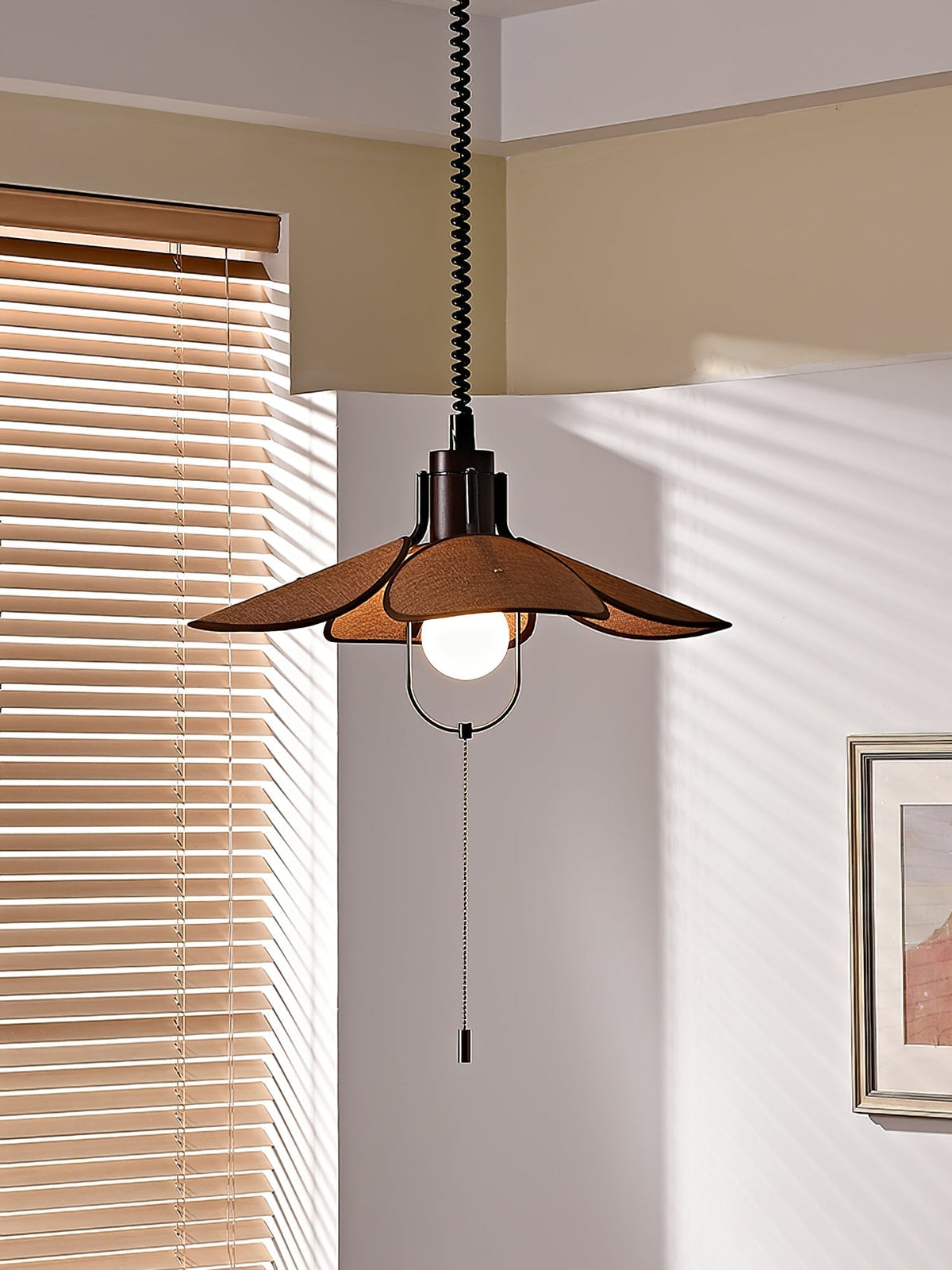 Utalion traditionele hanglamp van hout en stof met bloemblaadjesvorm