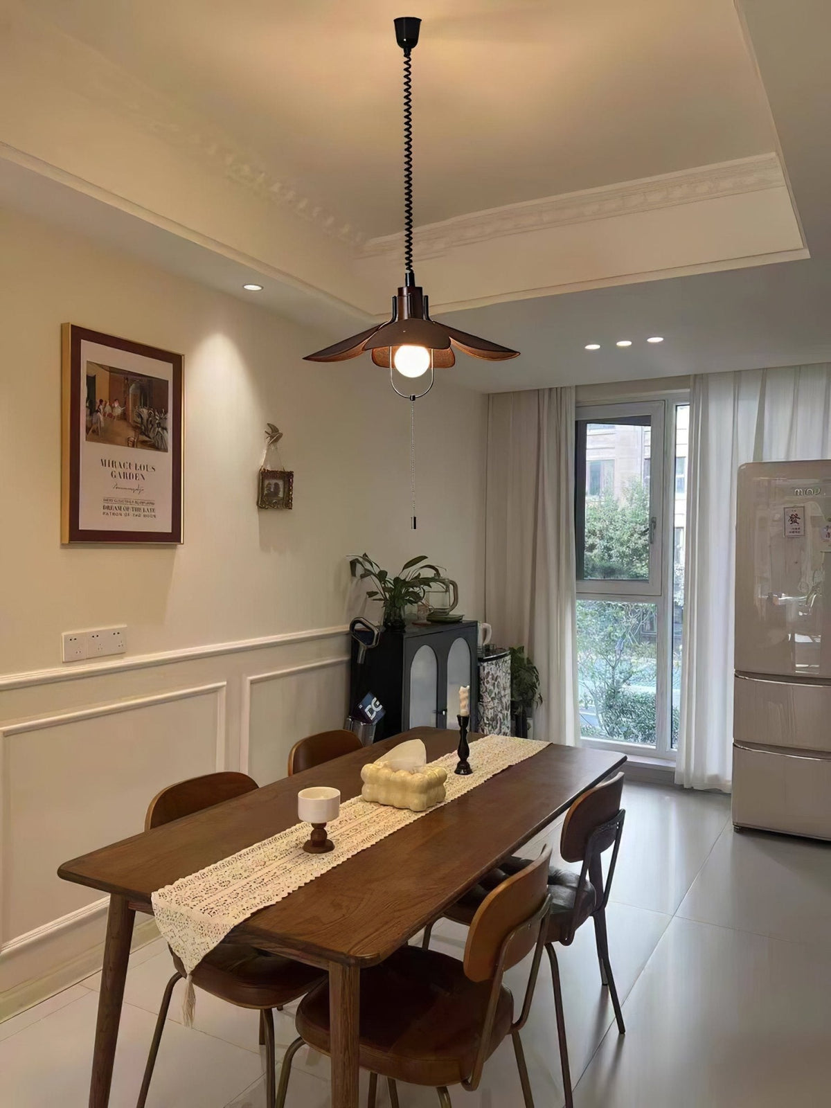 Utalion traditionele hanglamp van hout en stof met bloemblaadjesvorm