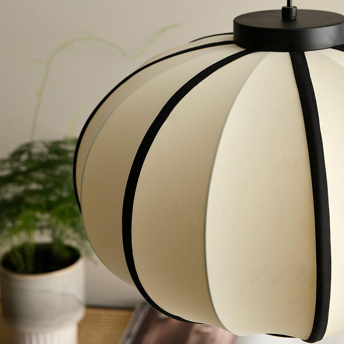 Lumara hanglamp met stoffen lantaarnkap in vintage stijl