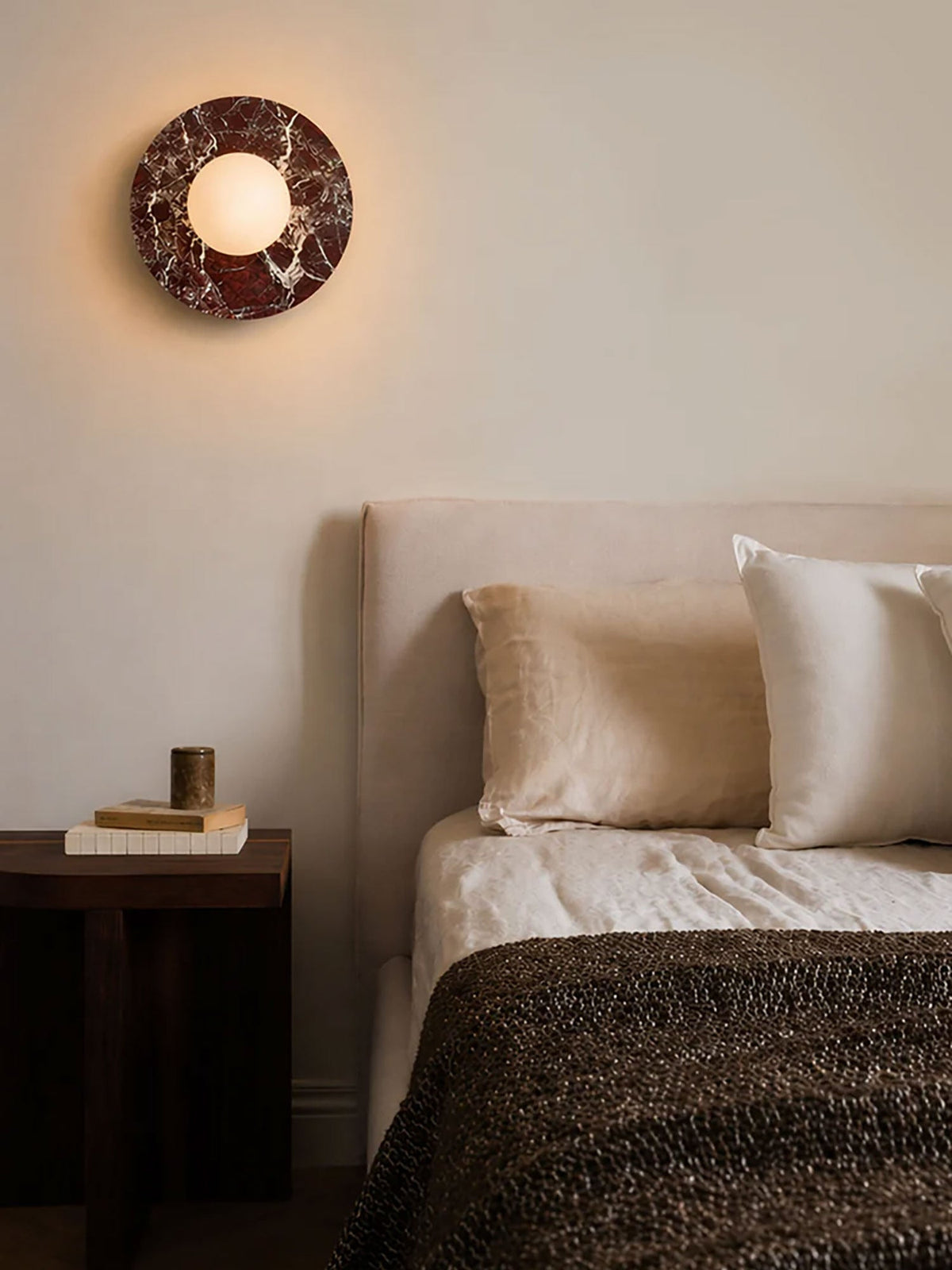 Neranenne ronde stenen schijf wandlamp