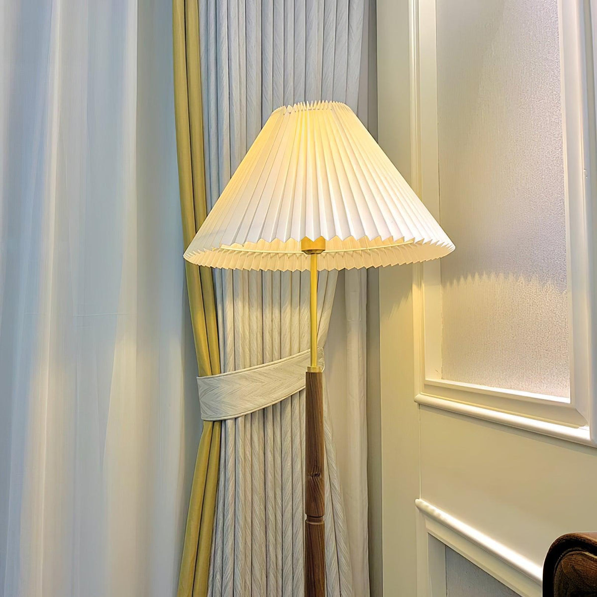 Syleina Minimalistische vloerlamp van massief hout