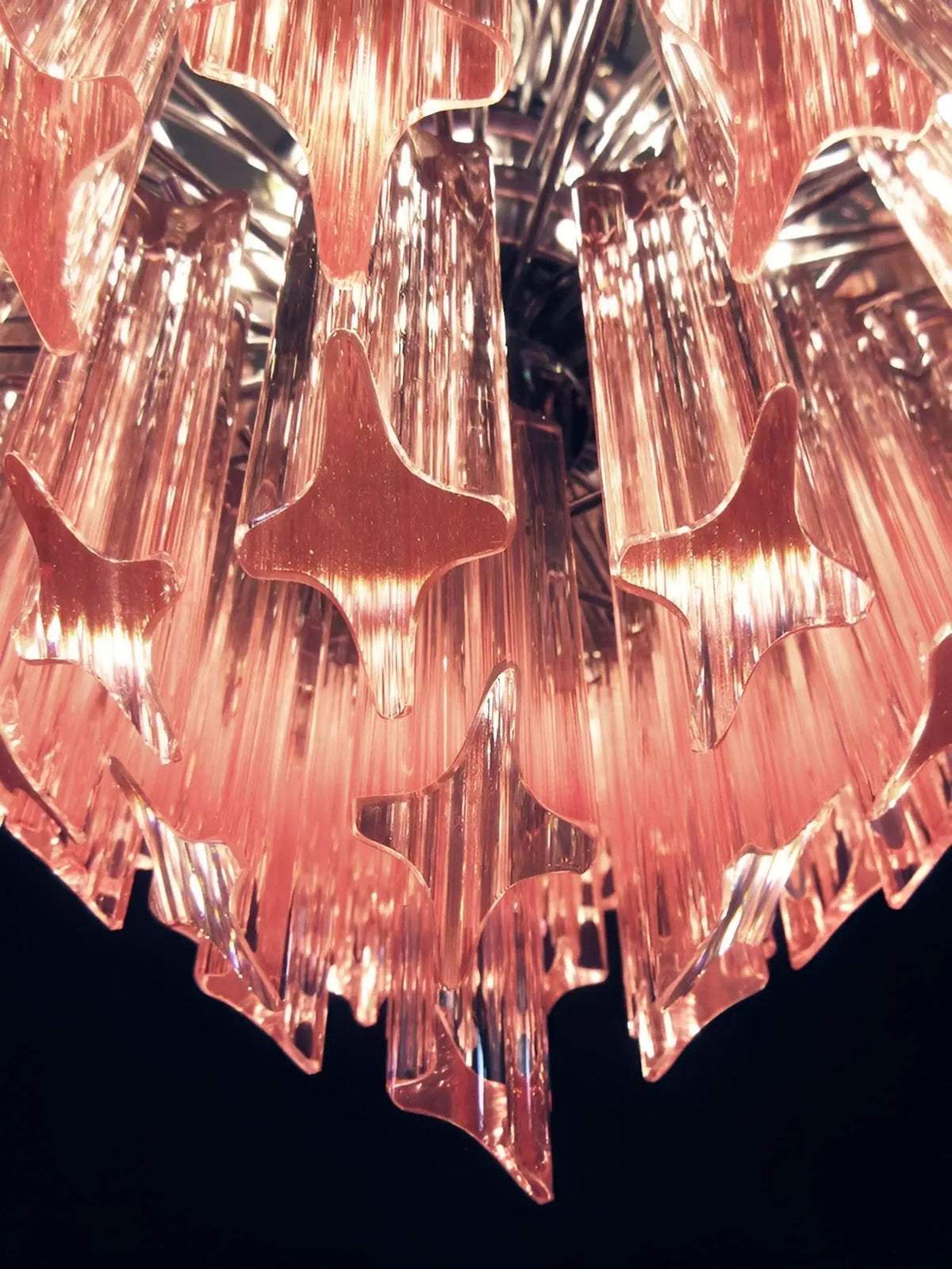 Celelaria Kroonluchter met Roze Glasprismen Geometrisch