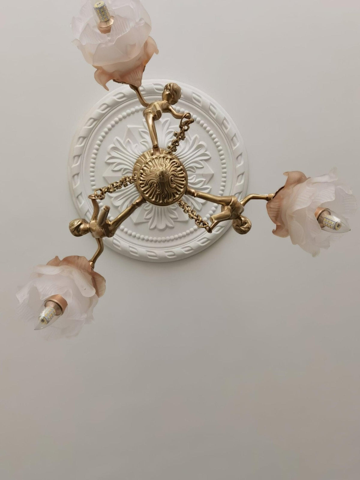 Solisira kroonluchter messing vintage bloemmotief