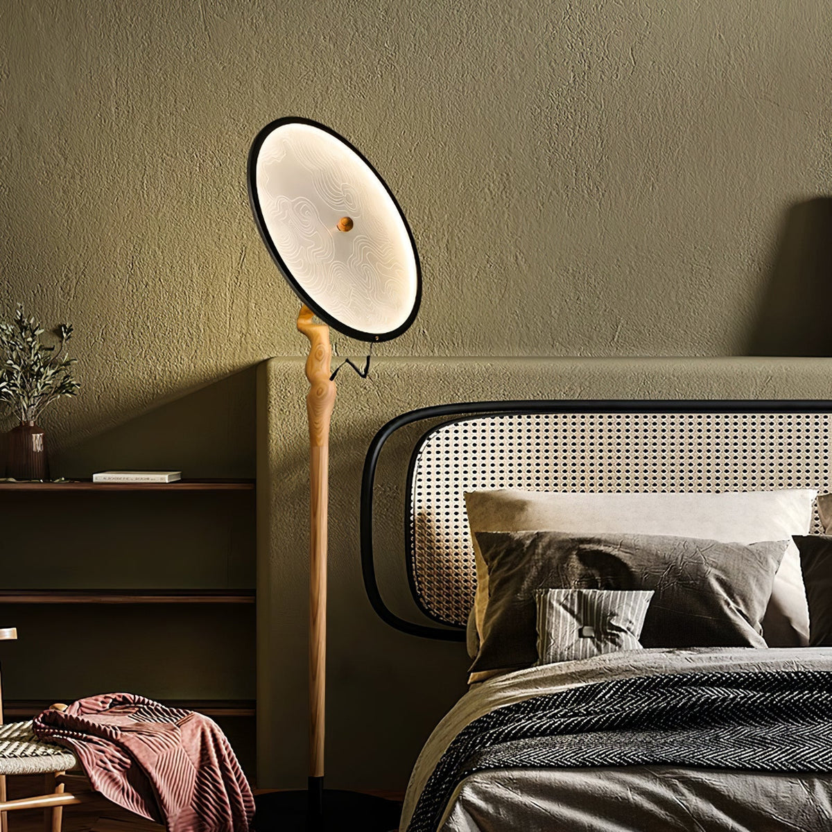Evliriel vloerlamp van hout