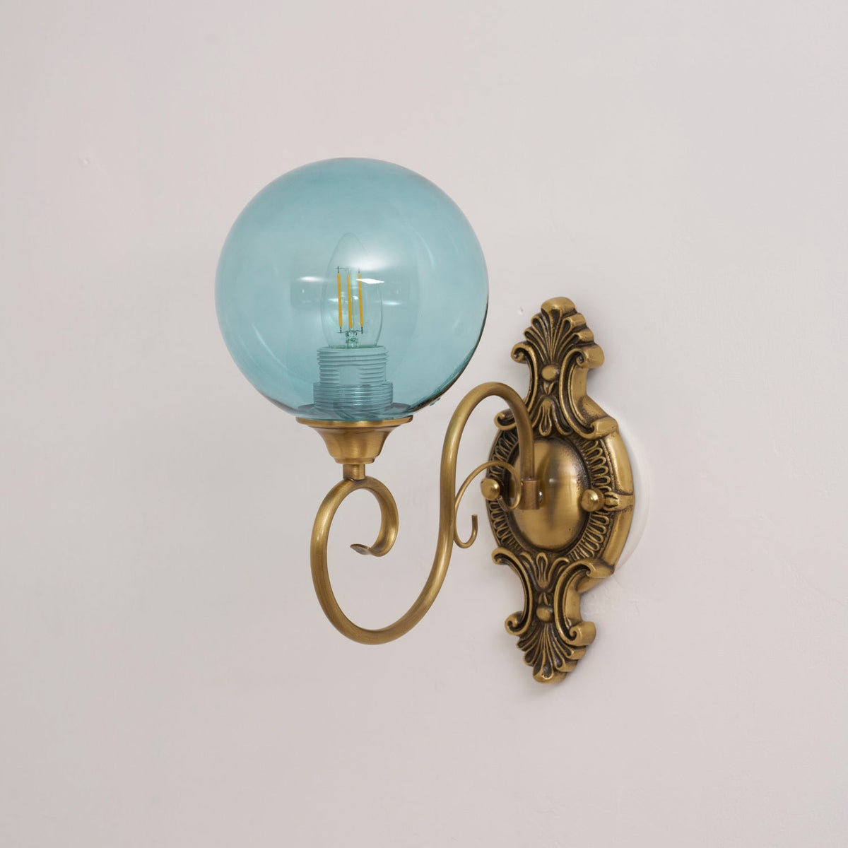 Lavinia wandlamp met en roze afwerking