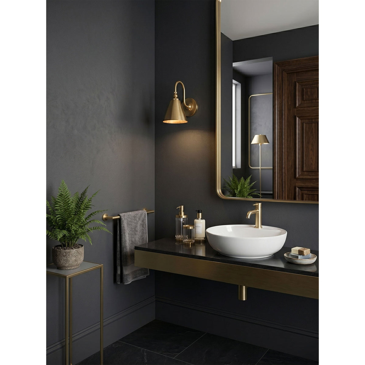 Forna messing wandlamp