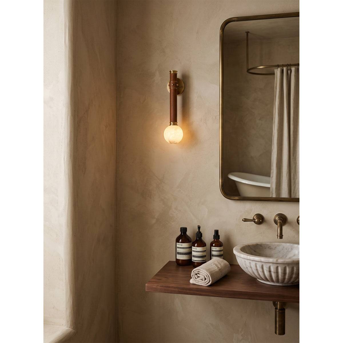 Liorarira wandlamp