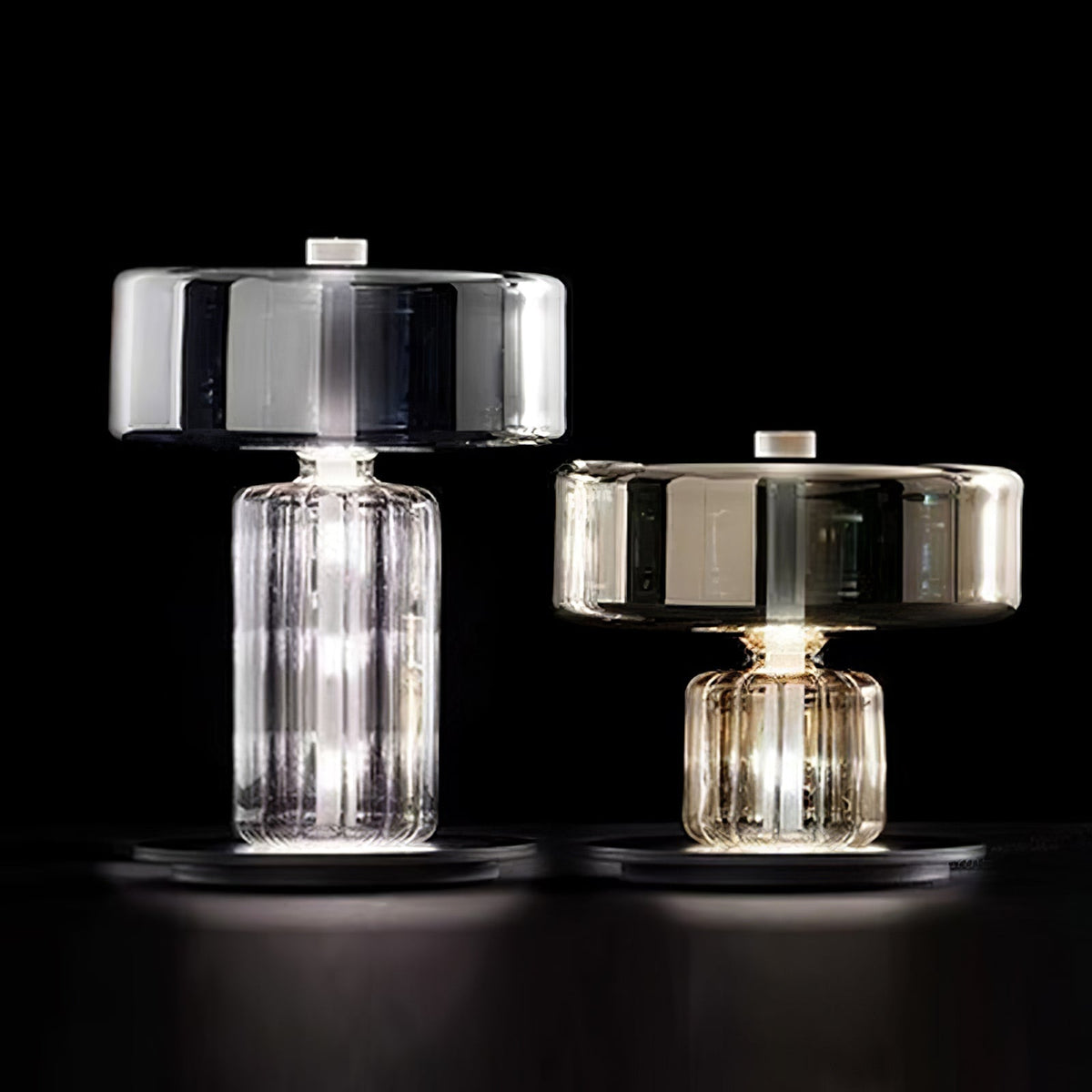 Svora moderne tafellamp van rookgrijs glas