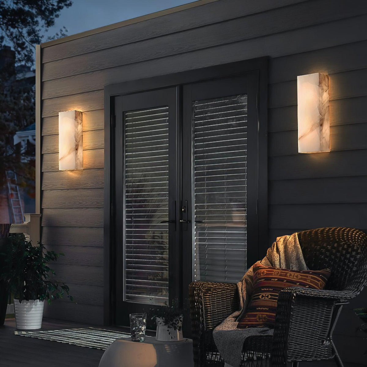 Eirivise Minimalistische buitenwandlamp van albast