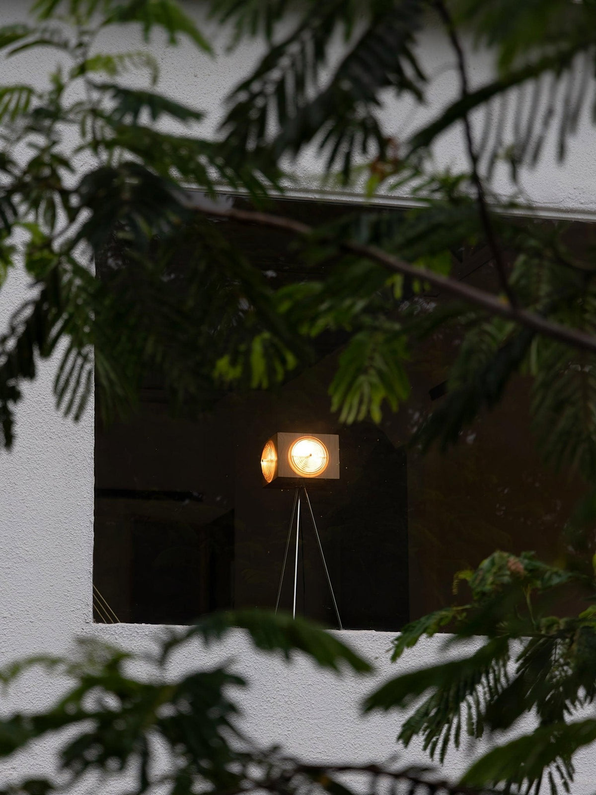 Vesoren houten vloerlamp met driepoot