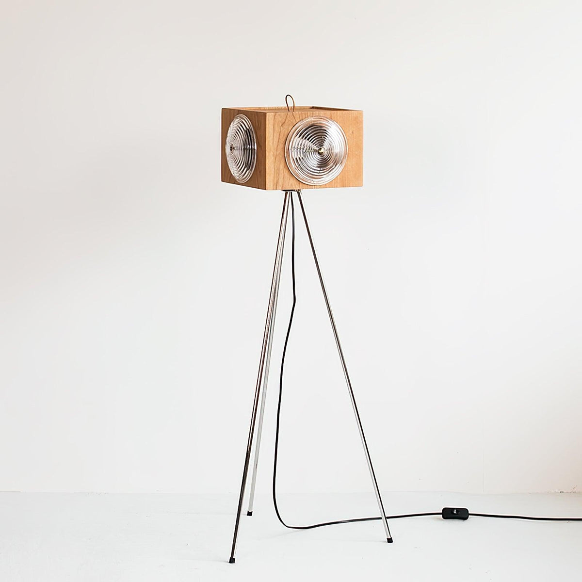 Vesoren houten vloerlamp met driepoot