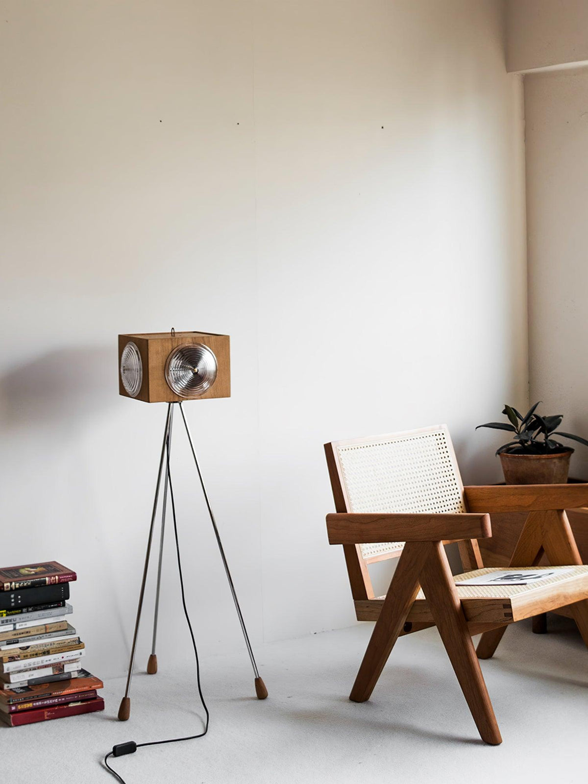 Vesoren houten vloerlamp met driepoot