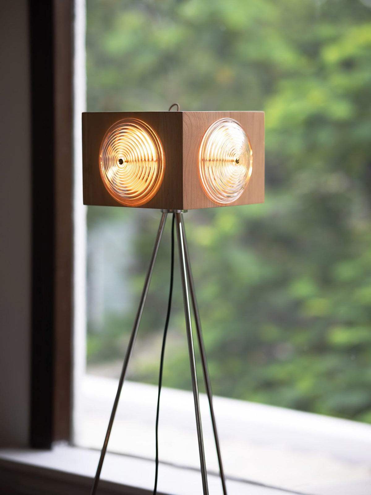 Vesoren houten vloerlamp met driepoot