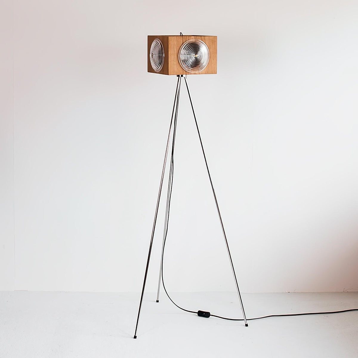 Vesoren houten vloerlamp met driepoot