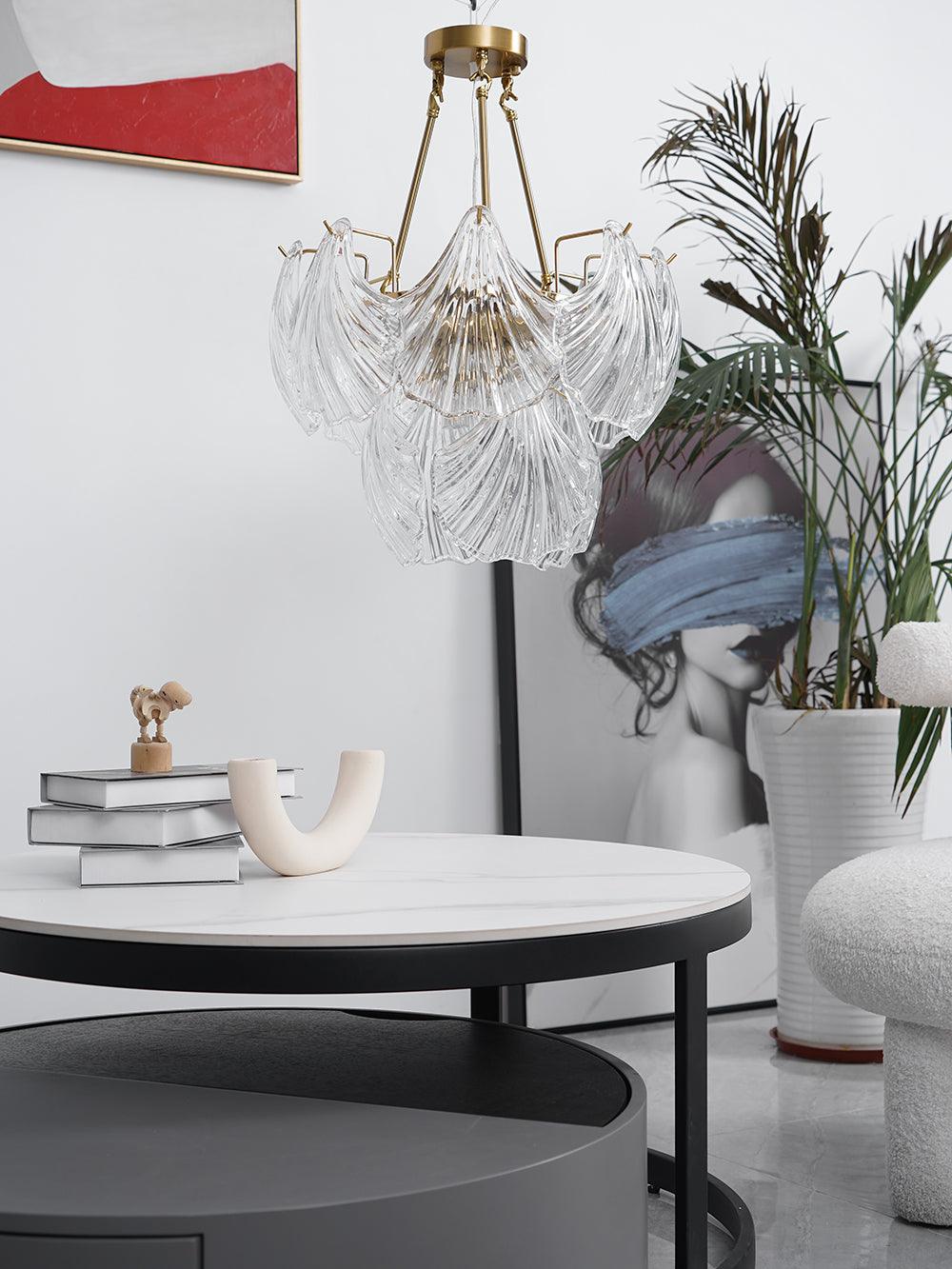 Veluaya plafondlamp met ribbelvormige glazen kap in goudkleurige afwerking