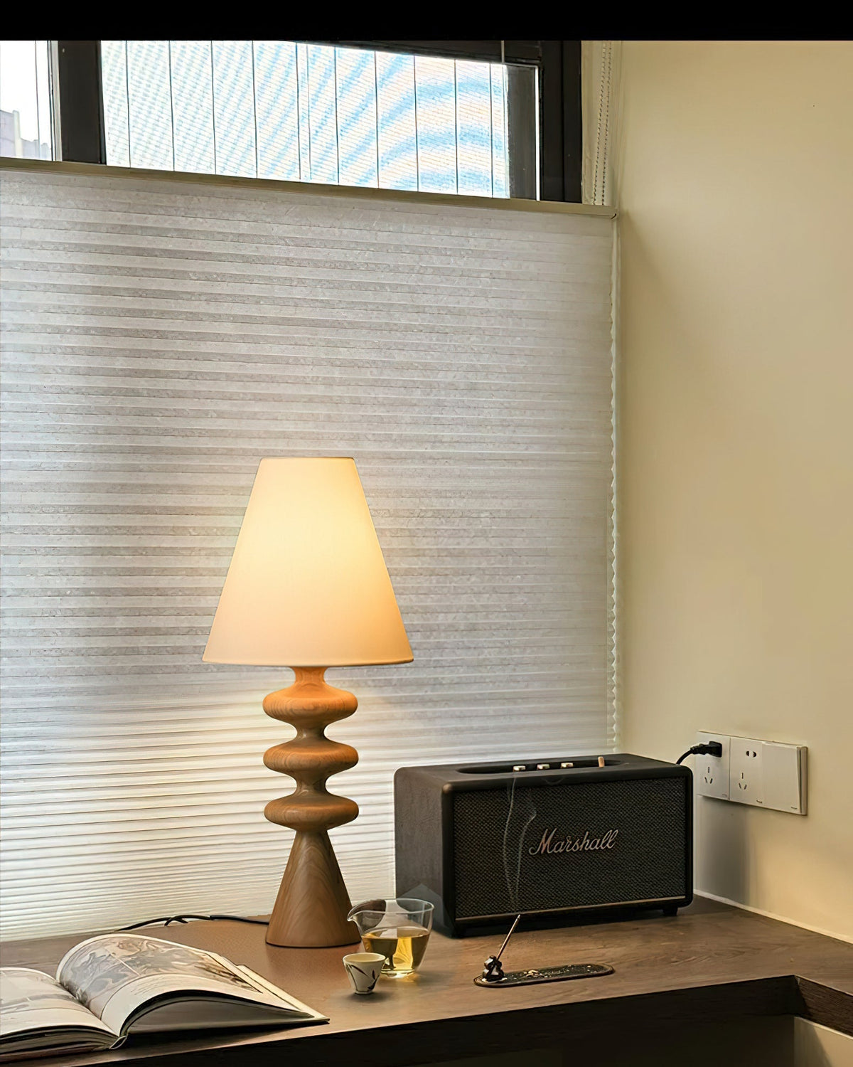 Zelms moderne tafellamp van hout