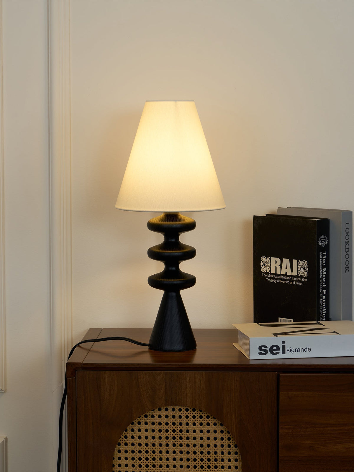 Zelms moderne tafellamp van hout