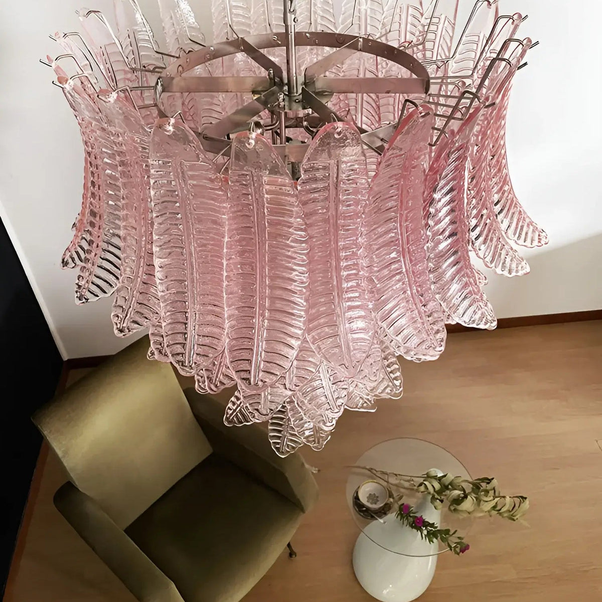 Liorisian kroonluchter met roze Murano-glasbladeren cascaderend romantisch