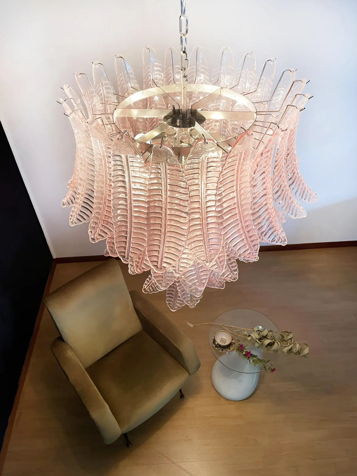 Liorisian kroonluchter met roze Murano-glasbladeren cascaderend romantisch