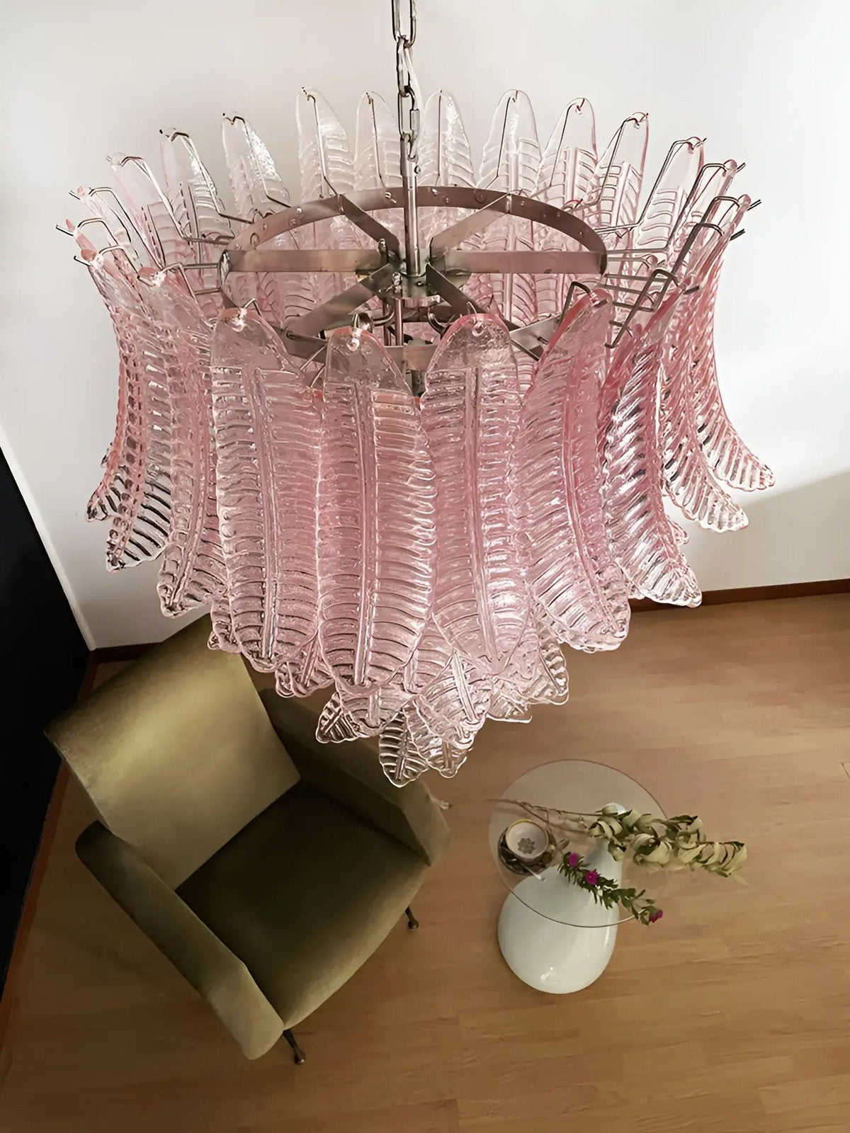 Liorisian kroonluchter met roze Murano-glasbladeren cascaderend romantisch