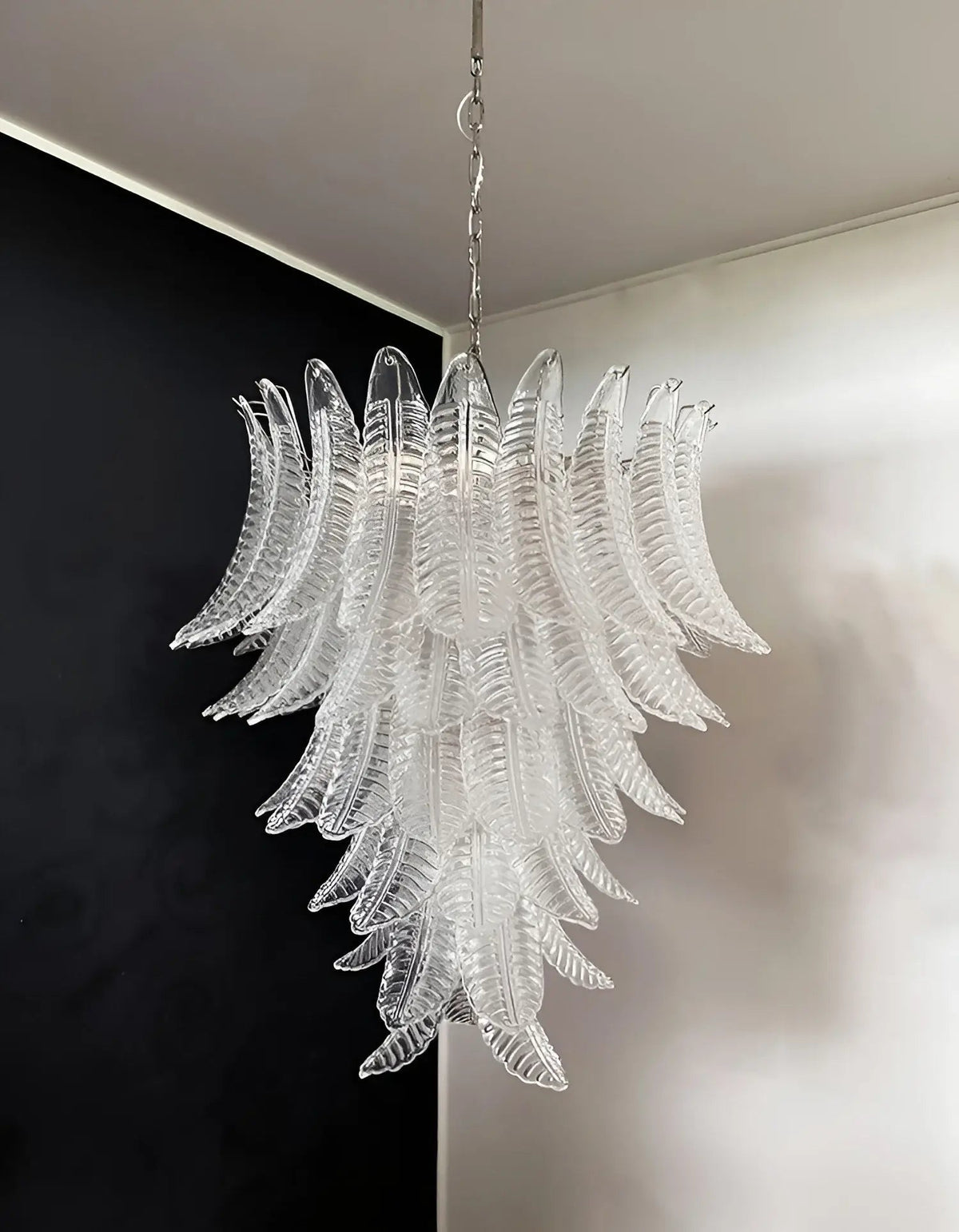 Eirineon kroonluchter van helder glas met bladvorm cascaderend elegant
