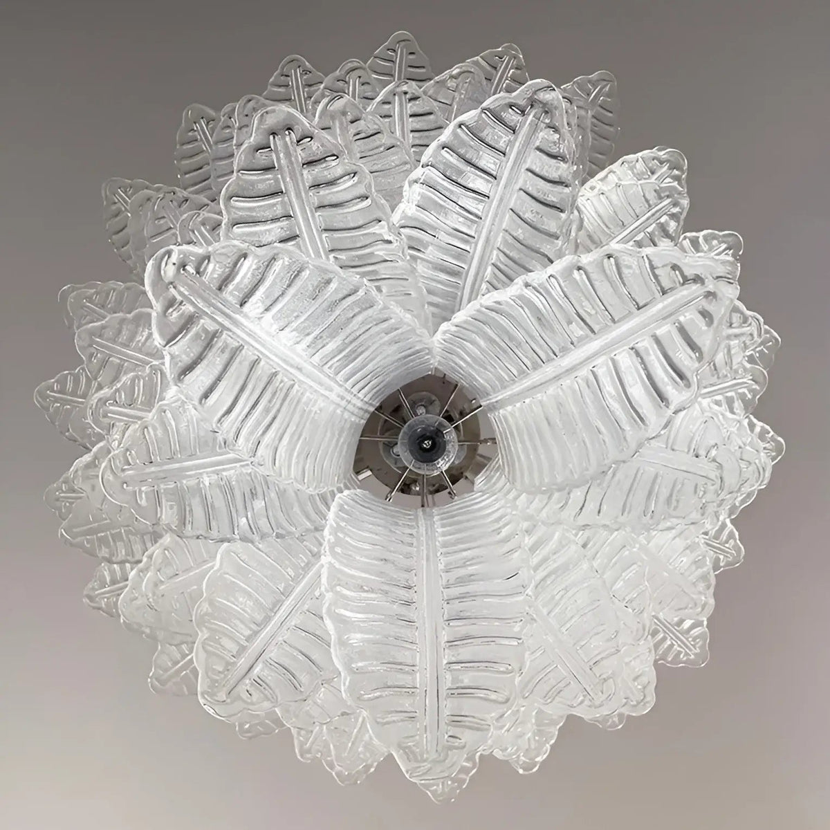 Eirineon kroonluchter van helder glas met bladvorm cascaderend elegant