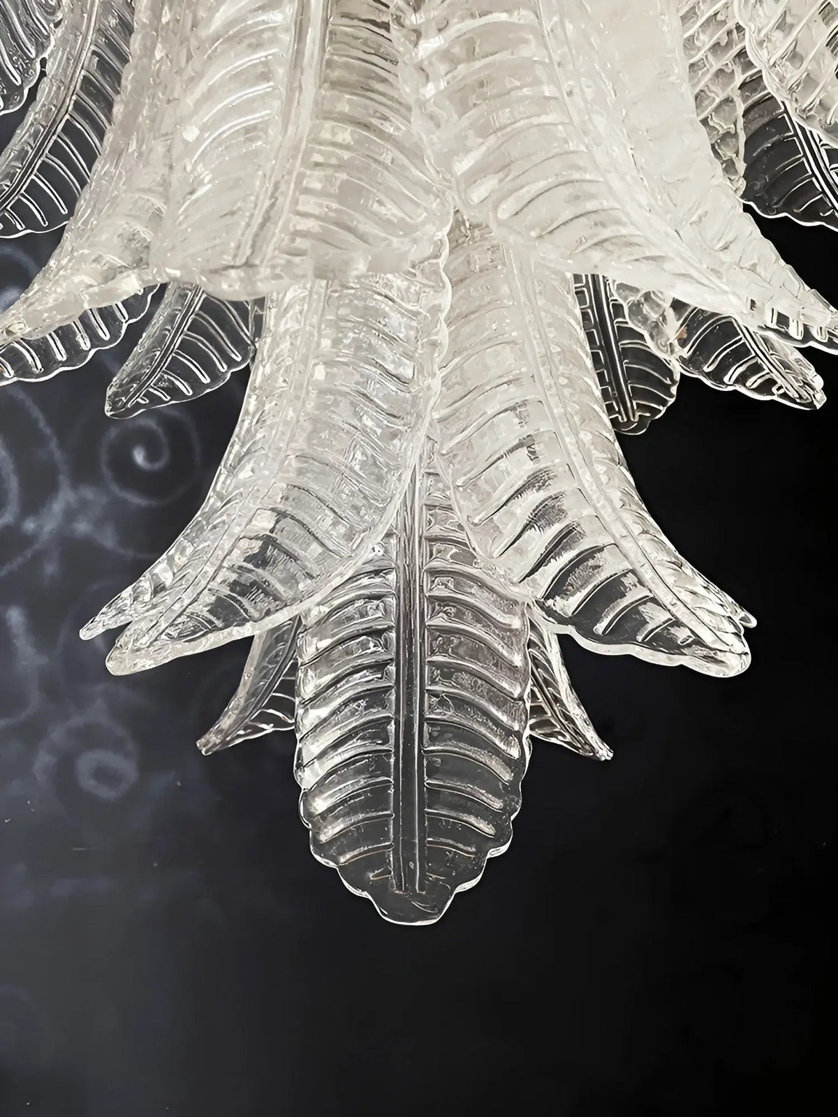 Eirineon kroonluchter van helder glas met bladvorm cascaderend elegant