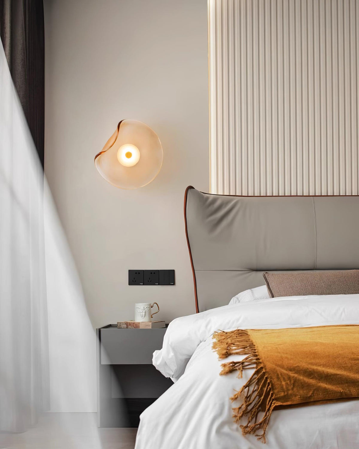 Kira wandlamp met amberkleurig glas