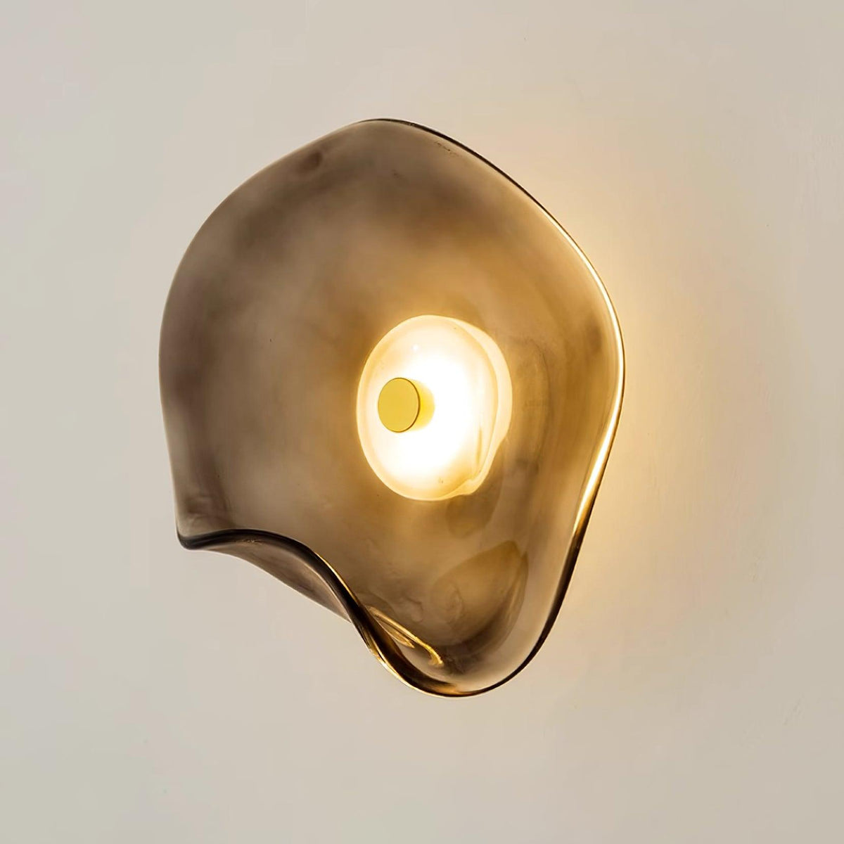 Kira wandlamp met amberkleurig glas