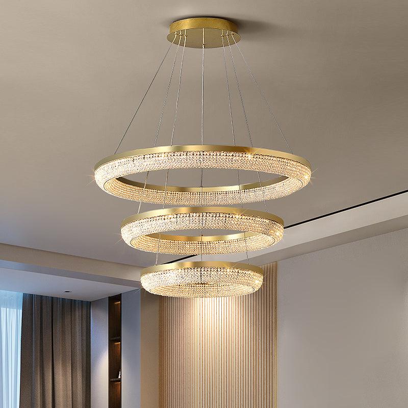 Cyrereon kroonluchter met ronde ringen van kristal in goudkleurige afwerking