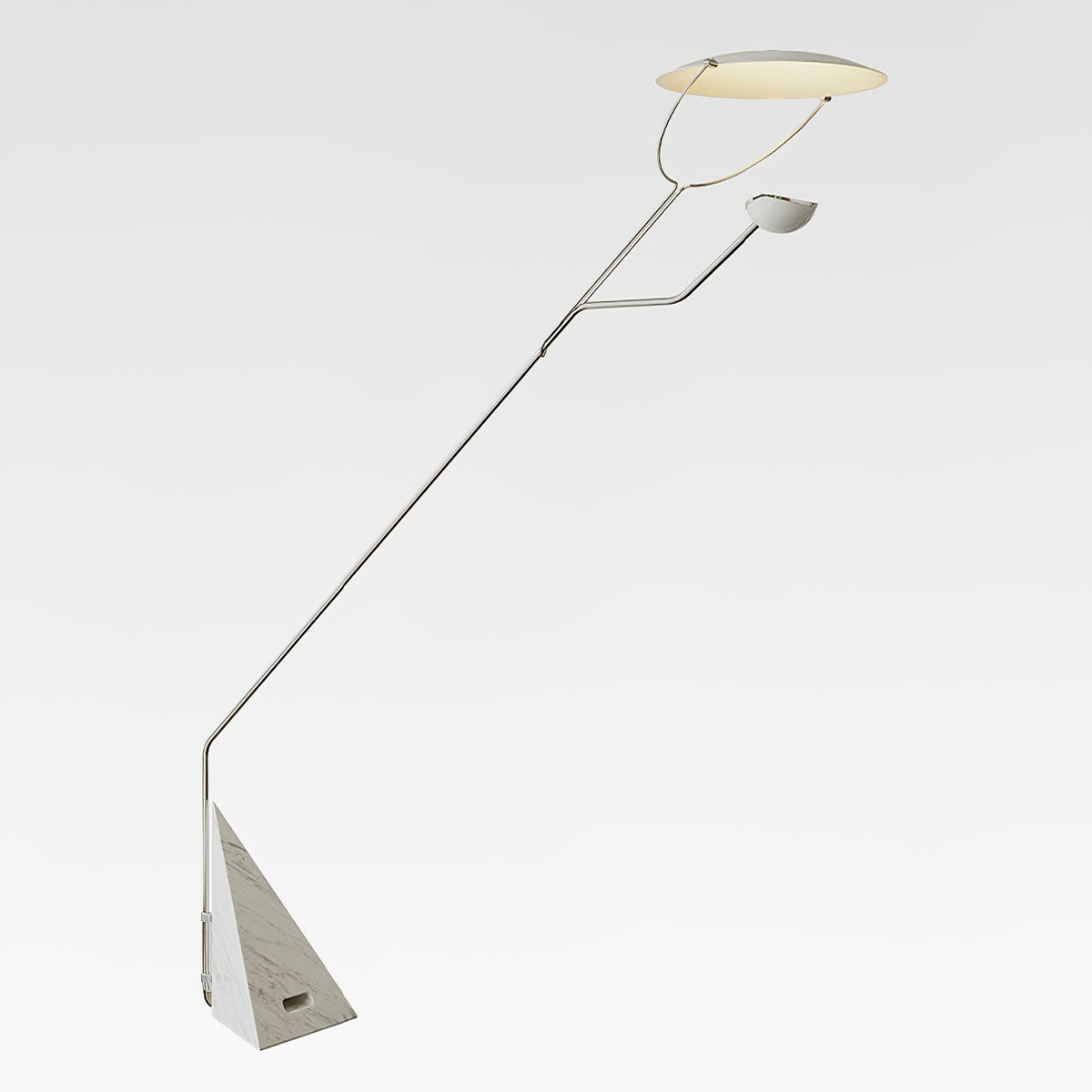 Olvenel vloerlamp met sculpturale chroom marmer