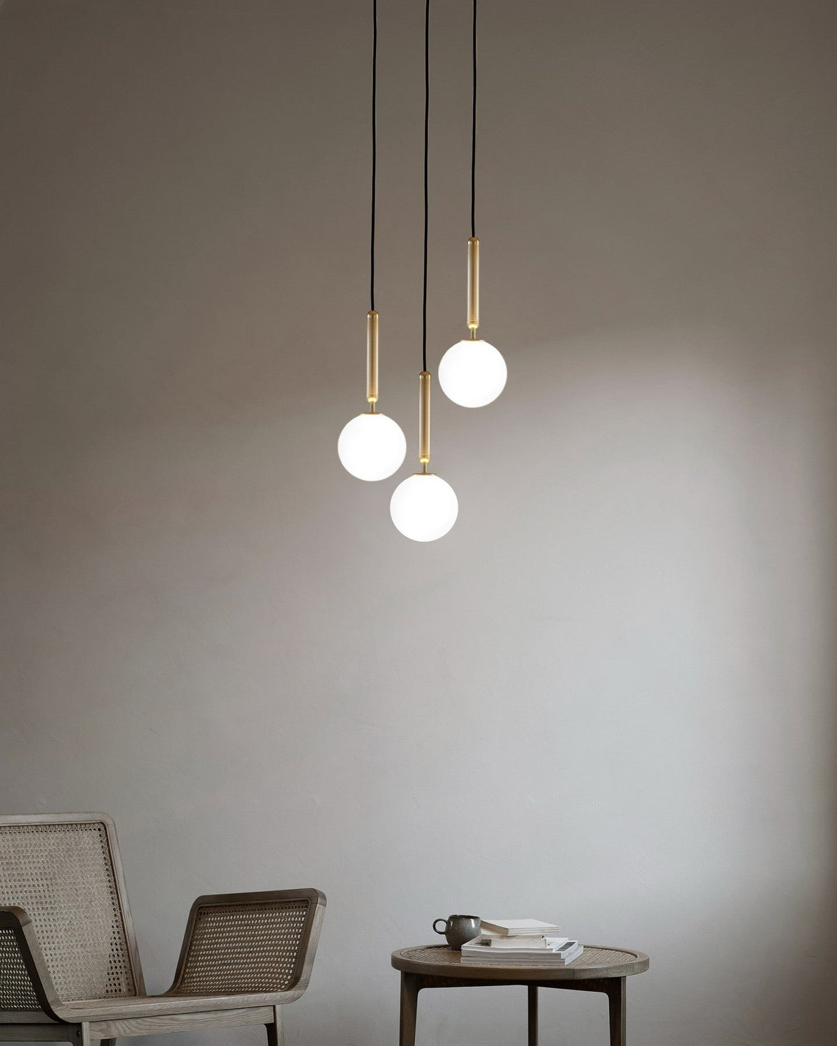 Azorila Moderne Minimalistische hanglamp van messing met glas