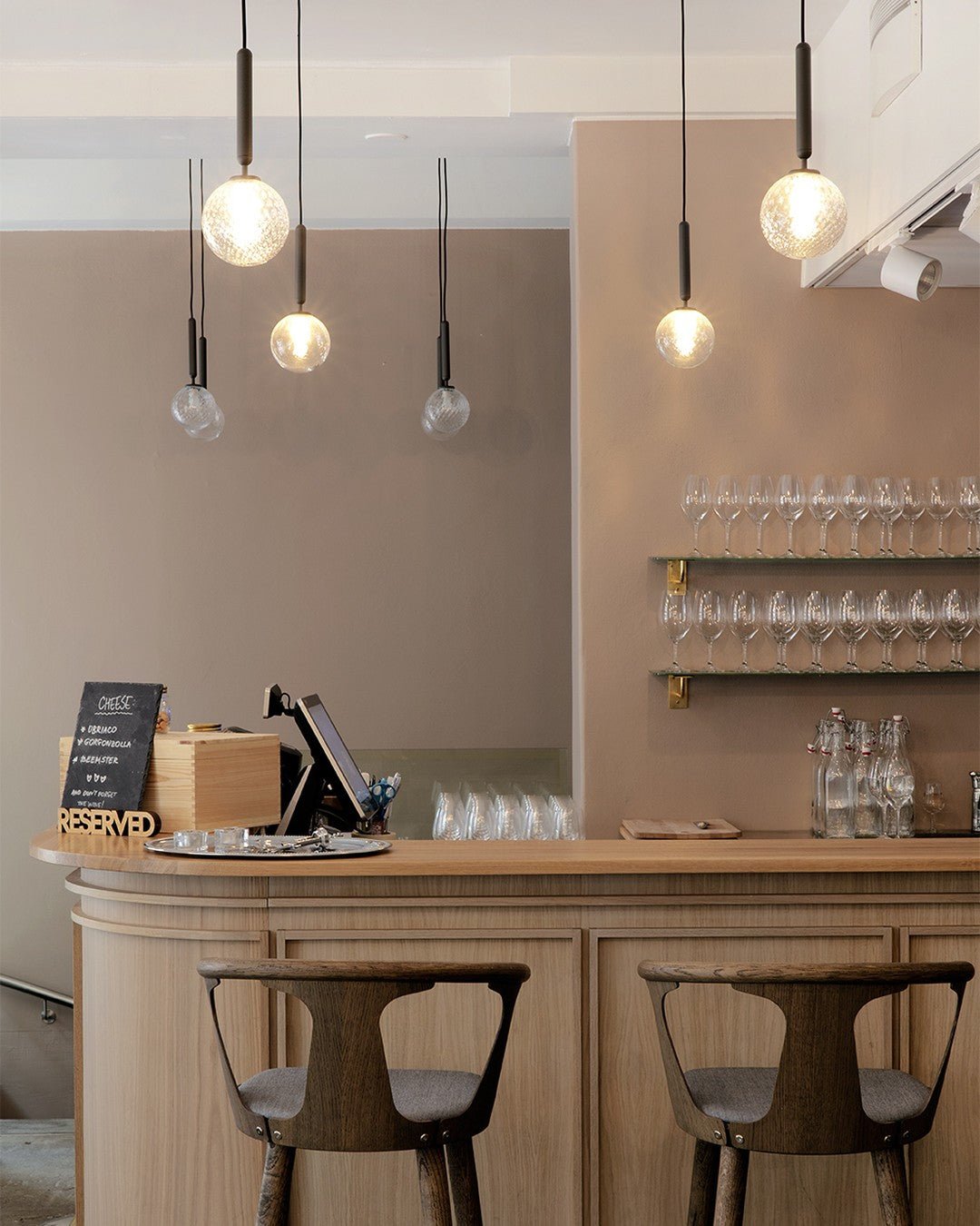 Azorila Moderne Minimalistische hanglamp van messing met glas